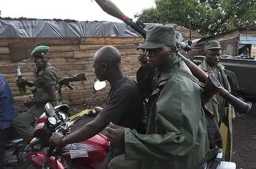 2008年重庆男子非洲打工遭遇绑架靠修车技术死里逃生