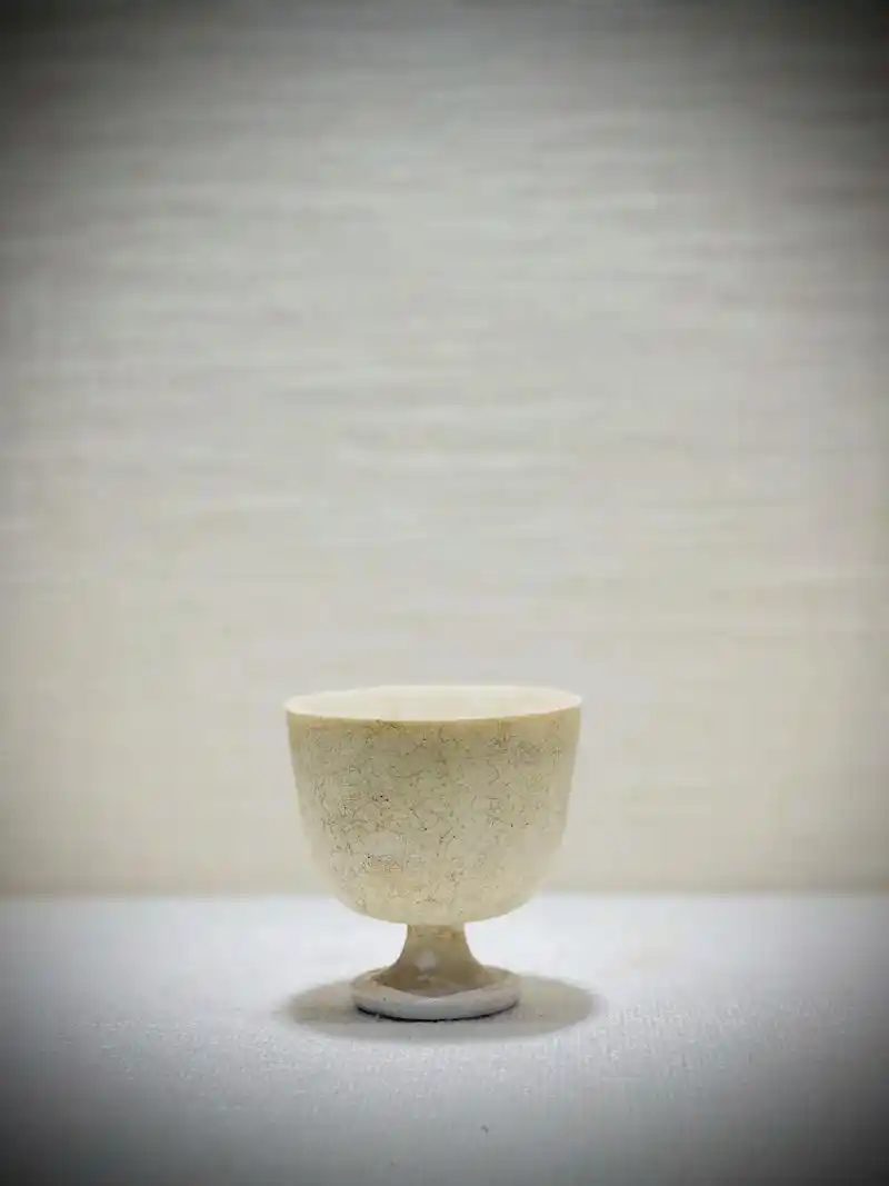隋白瓷高足杯 隋代瓷器生产最有成就的是成熟白瓷 - 抖音