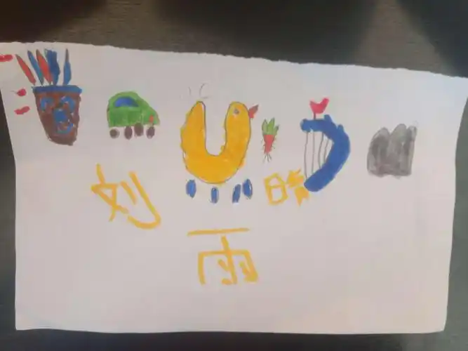 用动物的脚印来作画,锻炼孩子的想象力.