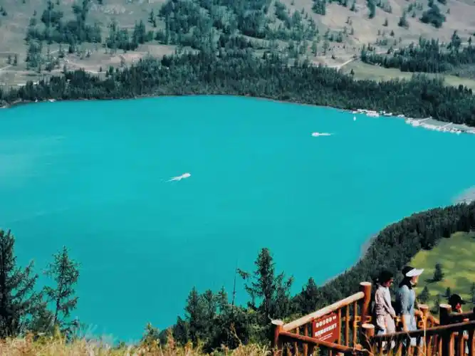 12日记北疆喀纳斯路好长脚好累,但是太阳出来风景就很好看!