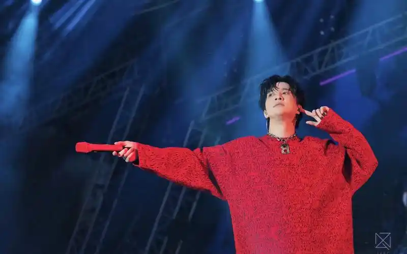 合肥百度沸点音乐会 薛之谦 《演员》万人大合唱 最后的神仙变调