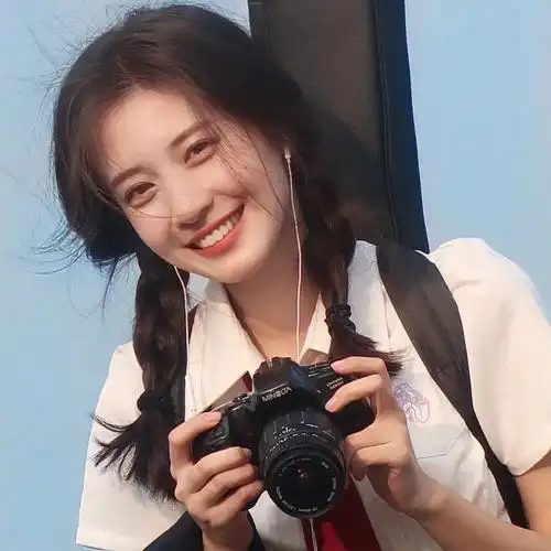 有哪些色调明亮面带笑容的女孩子头像