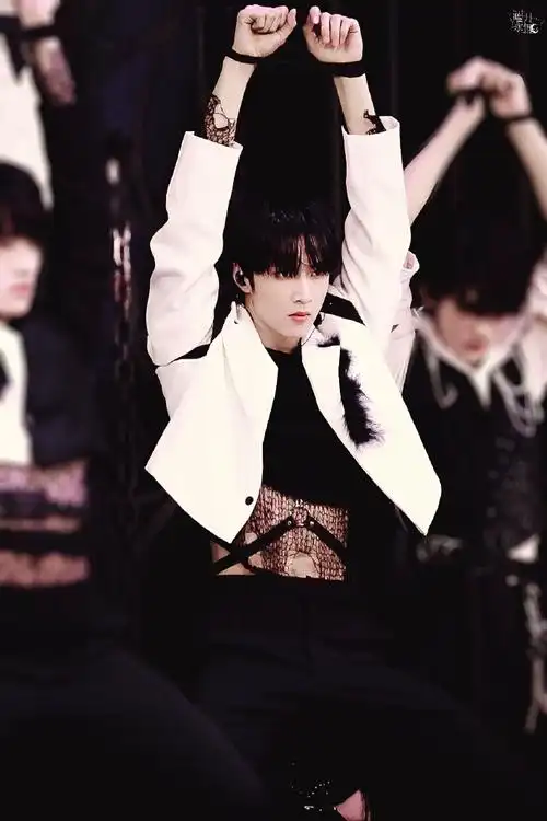 刘耀文舞台氛围感