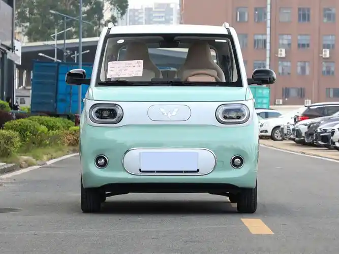 新款宏光miniev马卡龙,4.68万元,续航215km,有快充.从最早的100