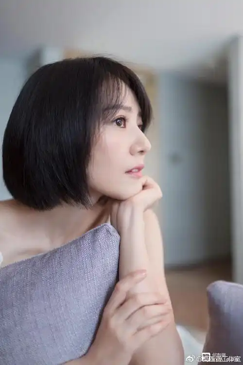 还把年龄也换了~完全不像一个38岁的人,哇~活生生减龄