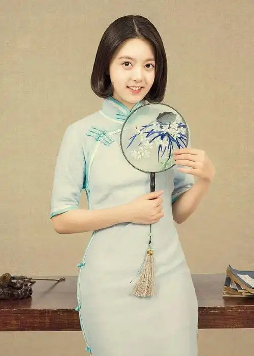 赵今麦长大了穿旗袍清纯又温婉美成了画中人