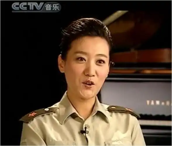 谭晶感恩父母付出成名后为爸妈补办婚礼37岁勇敢为爱生女