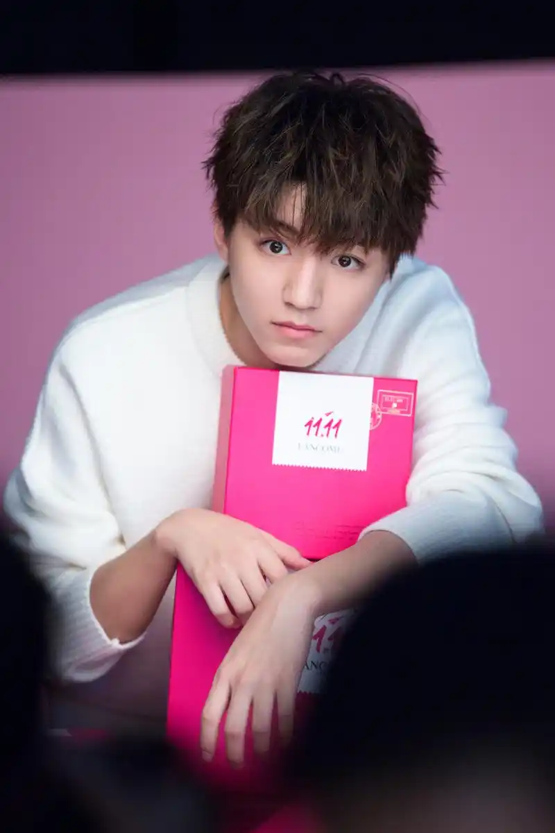 王俊凯兰蔻彩妆与香水大使