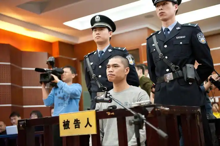 深圳"5·26"飙车案犯罪嫌疑人出庭受审_图片频道_财新网