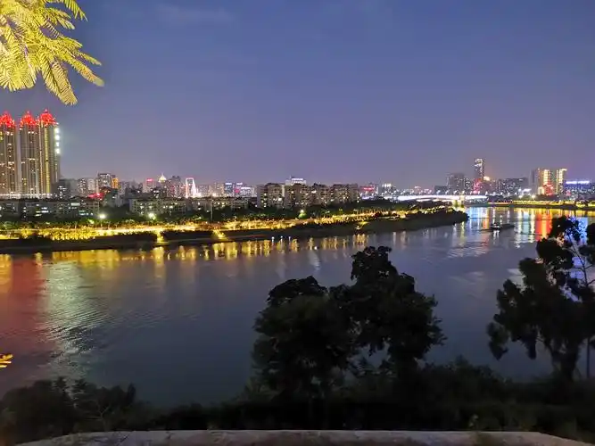 何柳元:邕江南岸夜景