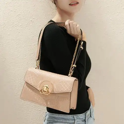 女人过了30岁,买包包尽量避开这"3款",推荐另外2款更显气质