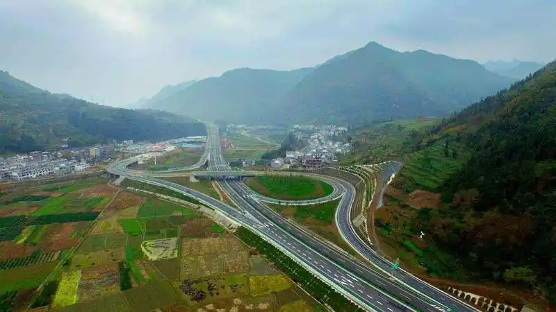 湖北骨架高速第一横麻安高速建设获新进展