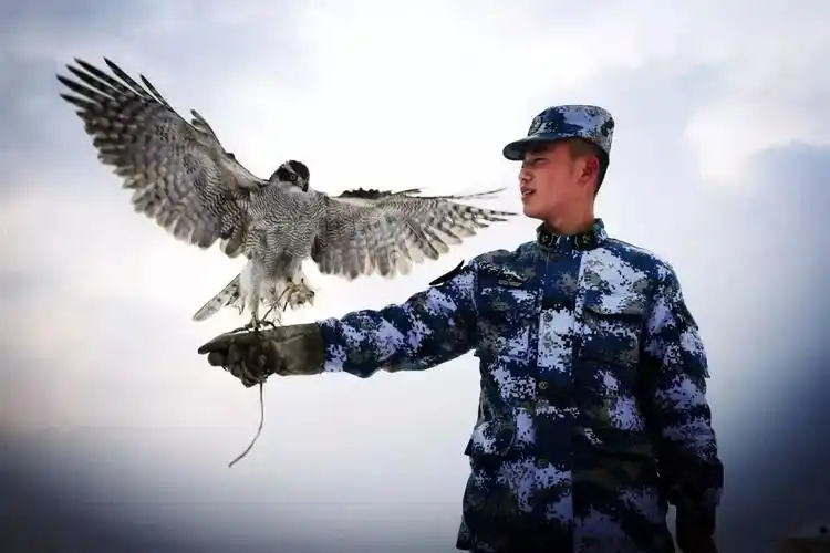 看完这篇文章才知道!原来军人是最时尚的icon