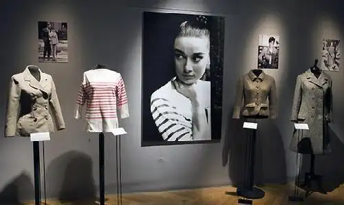 开赫本女装加盟店需要多少钱至少需要1778万元