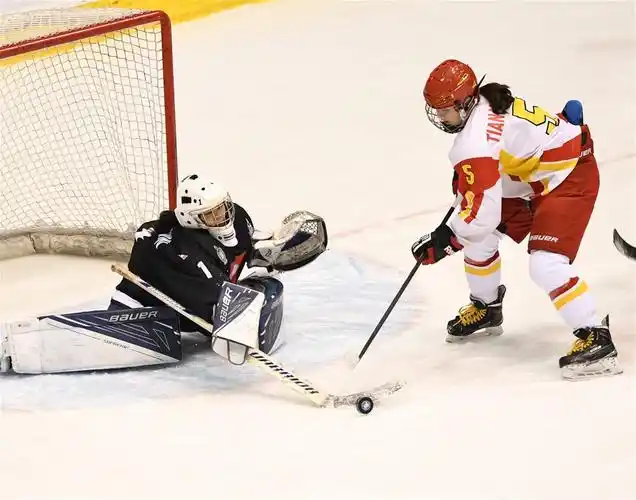 亚冬会冰球女子组:中国胜泰国(高清) (2)