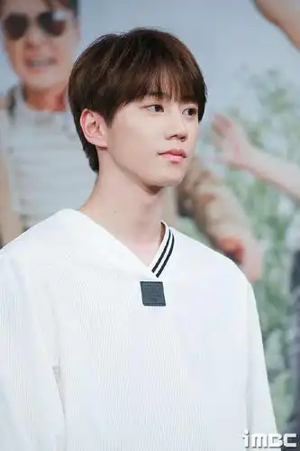 李俊英 joon-young lee的图片