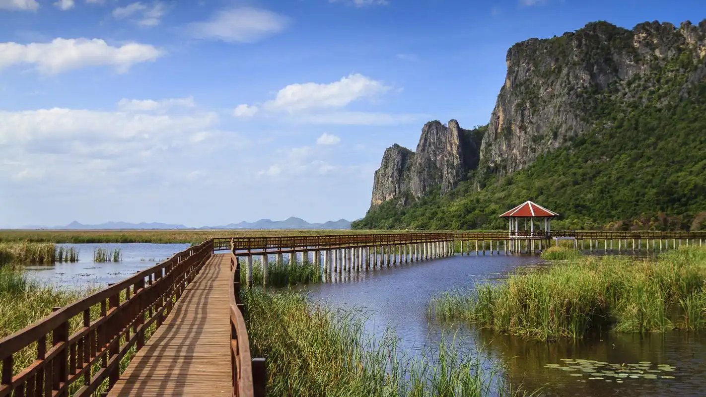 电脑壁纸 系统 win10 微软官方win10风景锁屏