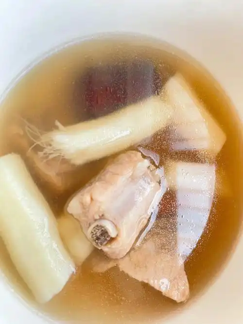 五指毛桃猪骨汤