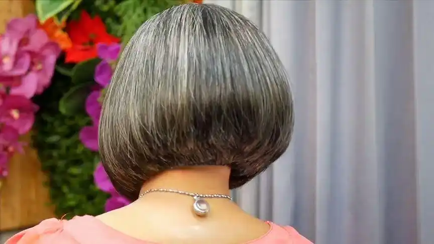阿姨满头白发剪了半天都不想染,发型师果断剪成波波头年轻多了