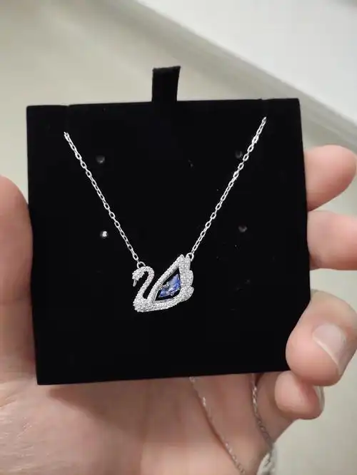 精灵般的施华洛世奇项链天鹅款