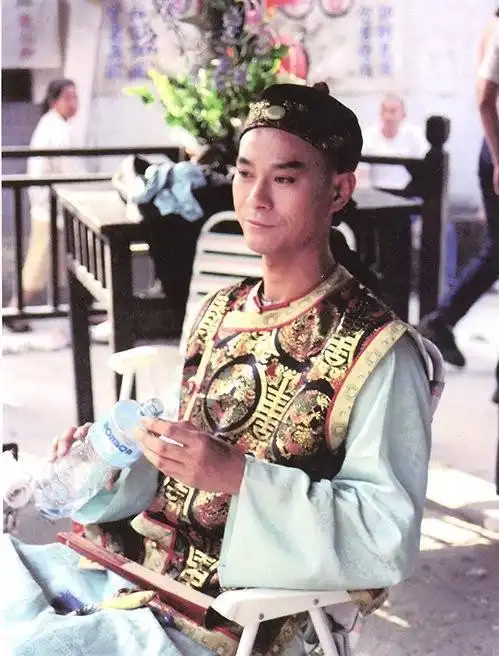 《戏说乾隆》时的赵雅芝和郑少秋简直就是天造地设的一对