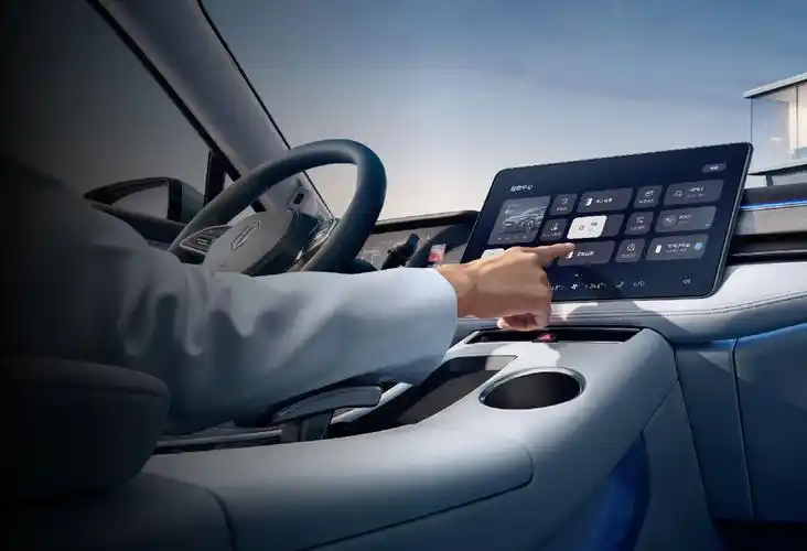 通过harmonyos智能座舱,aito问界m5可与其他智能终端无缝流转,完全