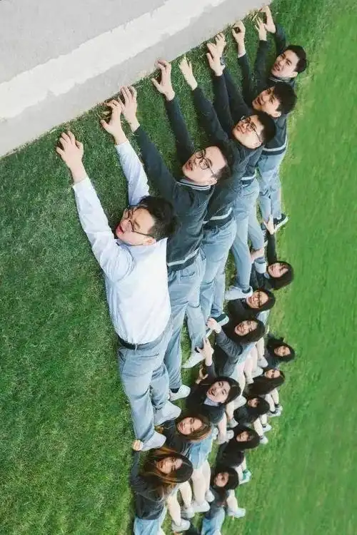 拍合照不会摆pose?这几种创意姿势速速收藏吧!