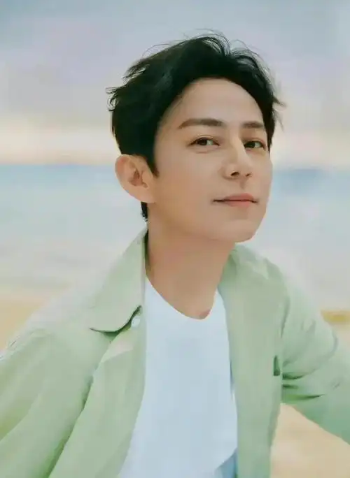 何炅年轻美男照曝光网友大呼原来这么帅放现在绝对是顶流