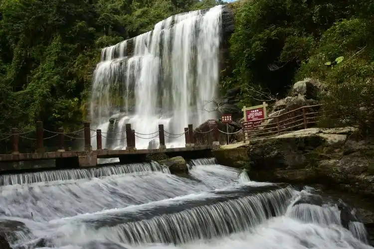 广东揭西黄满寨瀑布群