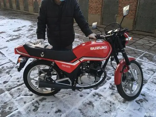 晒晒俺的收藏的老摩托车1995年铃木王125