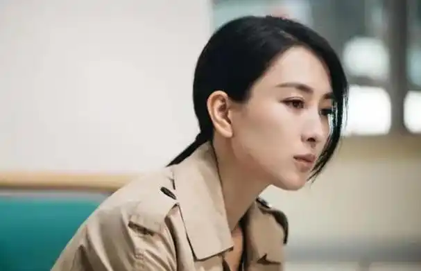 曾经是能媲美孙俪的女明星,还被冠以"三视影后"的尊号.