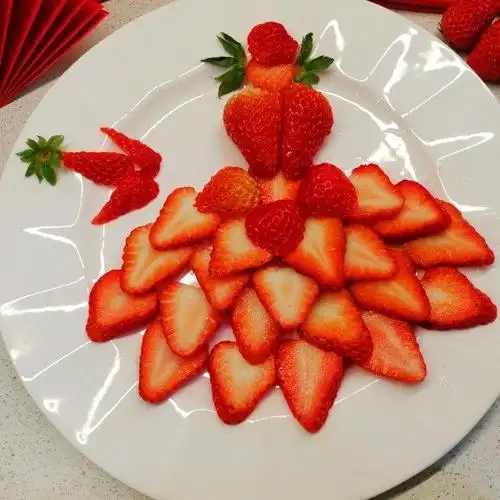 一看就会的草莓拼盘,给新年增添欢乐