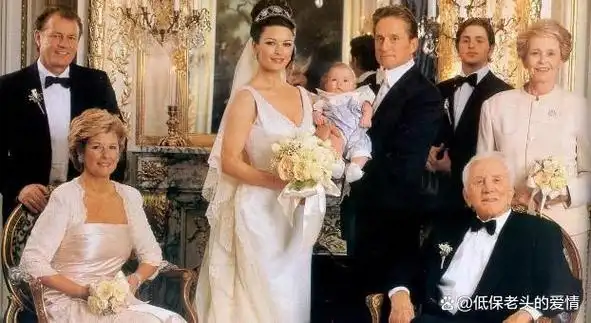 老夫少妻:52岁泽塔琼斯美人迟暮,守着大25岁的花心老公不离不弃