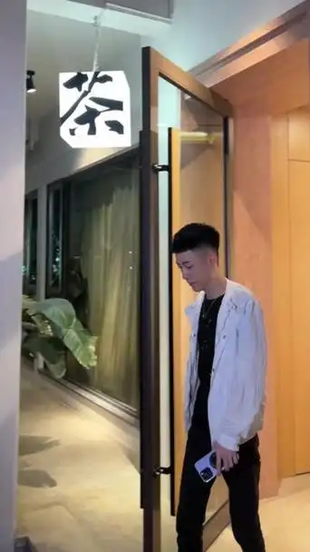 有人知晓你的过往依然爱你"@先 生· 2021年12月2日我仔仔