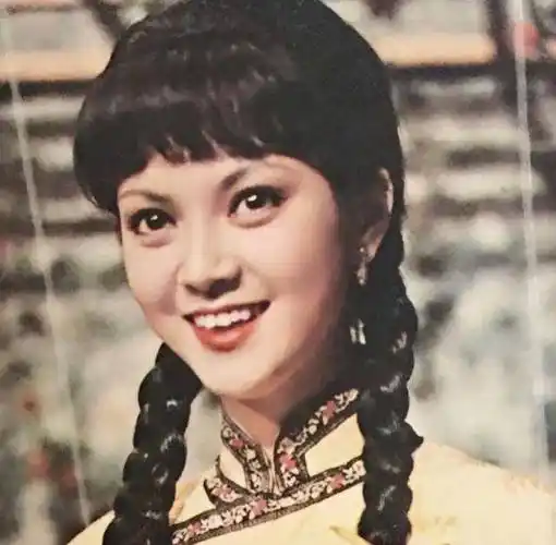 两个小婉君,她24岁嫁豪门,离异后获4亿赡养费,而她则一言难尽_谢玲玲