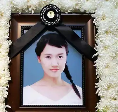 《蓝色生死恋》的两位小童星:一个曾是国民妹妹,一个早已去世!