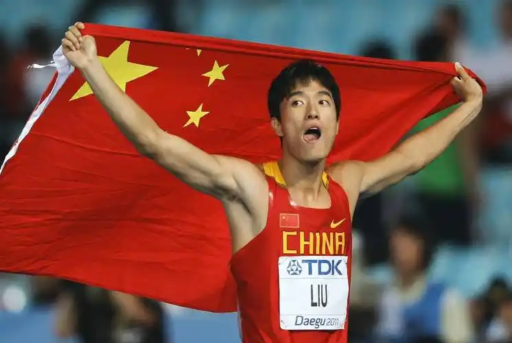 13秒28中国19岁天才110米栏夺冠实力逼近同期刘翔激动人心