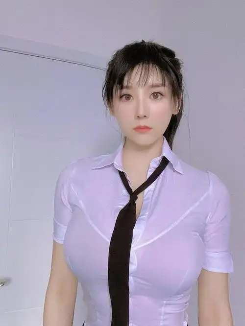 美女裁判刘太阳走红网络,预示着"爱美"经济已成新时代"刚需"