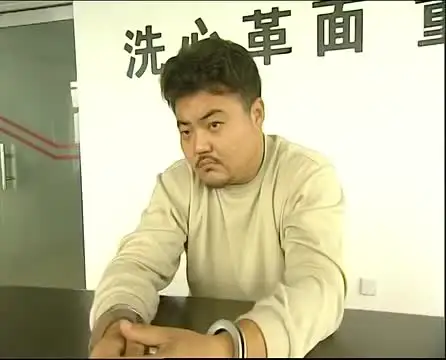 插翅难逃:警察安排小马和妻子见面,妻子听到他爱自己提出这个要