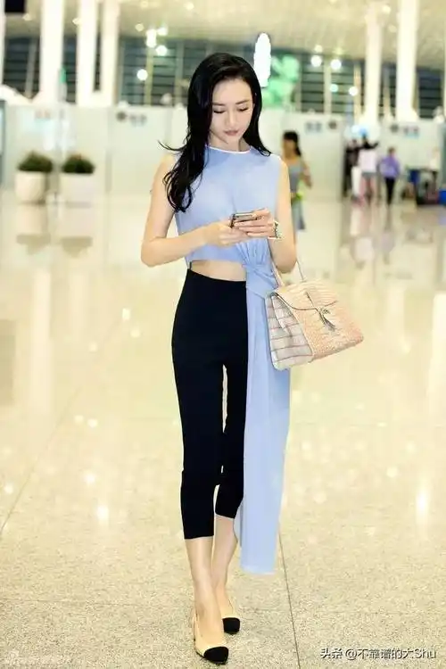 身为模特出身的王鸥身材比例非常好,身高170cm,体重47kg,是很多女星