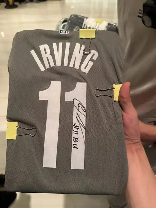 终于拿到欧文爸爸的签名,真是死忠粉