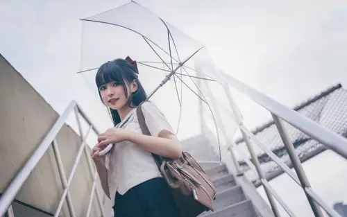 雨中天台上的jk少女