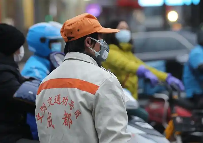 疫情下的成都,城市生活有序展开