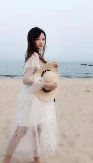 "最美袖珍人"黄韵伊初中辍学后,就北漂养家,年入百万多人追求