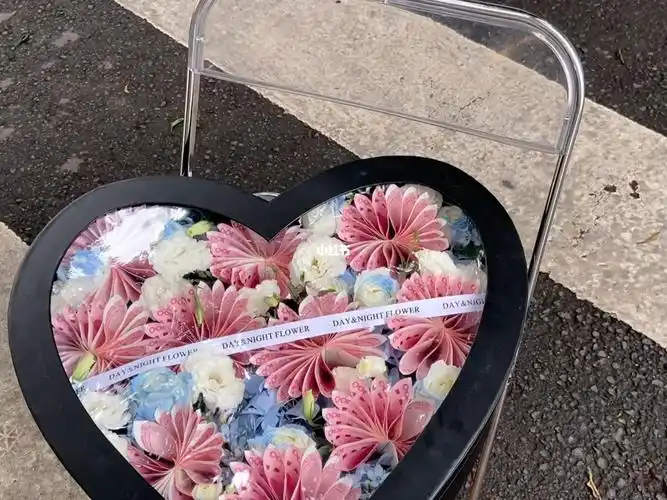 有钱花系列 #心形钱盒 #一万花盒"真诚又坚定的喜欢永远会让我心动"