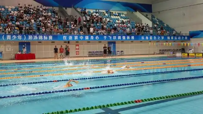 2024年遵义市中小学生(青少年)游泳锦标赛在遵义市奥体中心游泳馆开赛