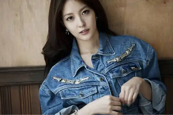 日元偏弱,喜用金,水(印枭,比劫).忌仇火,木(财星,食伤).