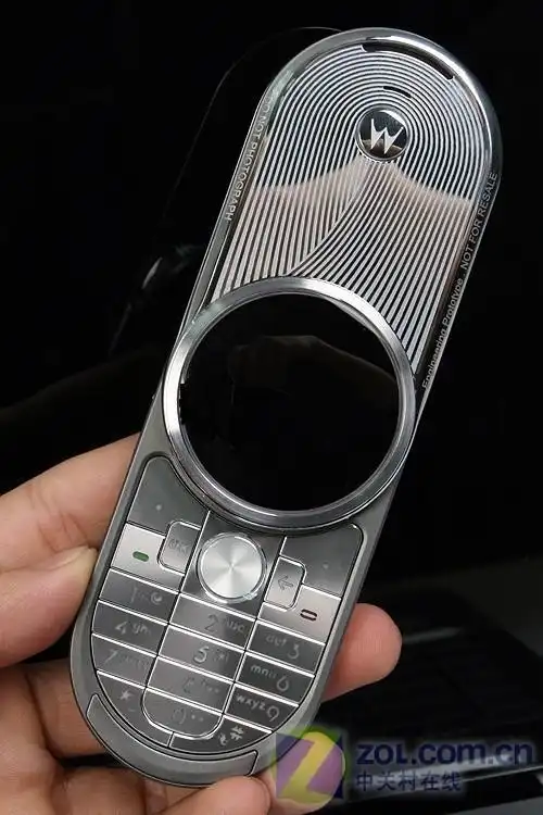 摩托罗拉最新款旋转aura手机好用吗