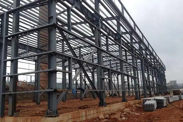 首页> 钢结构厂房安装中的细节介绍  下段柱间支撑的基础顶部应没