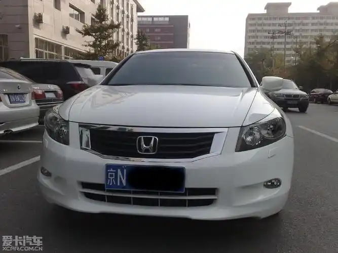 北京出售09年白色本田八代雅阁2.0!